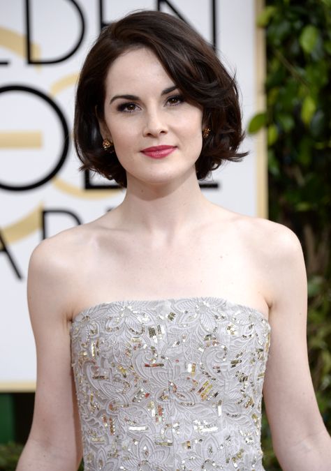 Michelle Dockery of Downton Abbey on the Golden Globes' Red Carpet, hair by Sascha Breuer for Davines! Find the formula on Facebook.com/DavinesNorthAmerica and on instagram @davinesnorthamerica! Michelle Dockery Hair, Michelle Dockery, Hairstyle Trends, Pelo Afro, Top Hairstyles, Short Layered Haircuts, Womens Style, Casual Hairstyles, Golden Globe