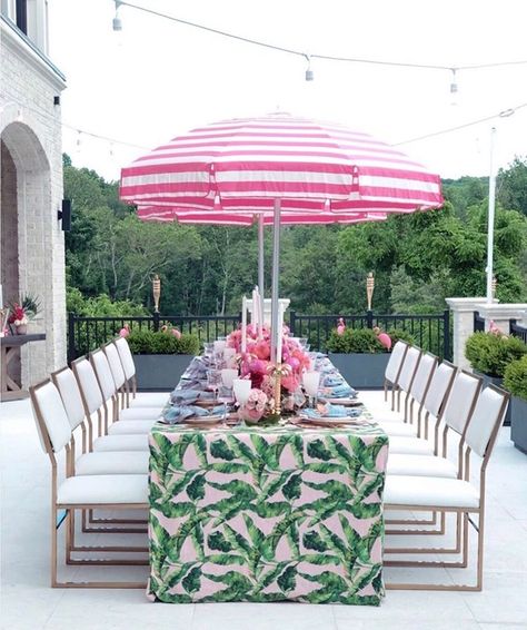 The most fun summer dinner party inspired by the Beverly Hills Hotel. We love how @laurynprattes mixed different patterns and added pops of… Palm Springs Party Decor, Hotel Pool Party, Palm Springs Party, Palm Springs Decor, Summer Dinner Party, Troop Beverly Hills, The Beverly Hills Hotel, Palm Springs Bachelorette, Beach Bridal Showers