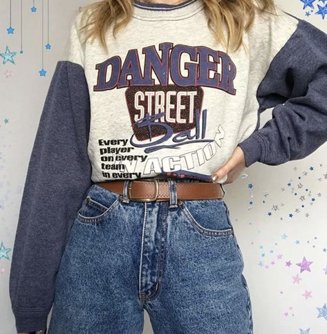 Latest Fashion For Girls, 80s Outfit, Modern Round, Mode Inspo, Retro Outfits, Cute Casual Outfits, Fashion Tops, Long Sleeve Sweatshirts, Aesthetic Clothes