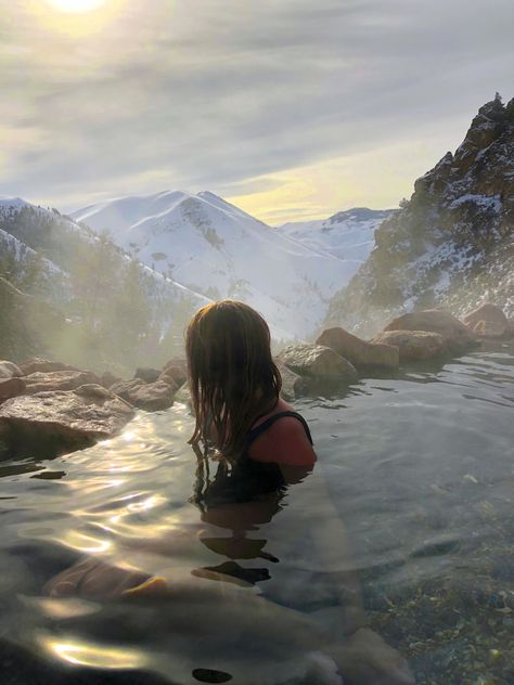 Hot Springs Photoshoot Ideas, Hotspring Photoshoot, Hot Spring Photoshoot, Hot Springs Photoshoot, Spring Picture Ideas, Natural Hot Spring, Story Settings, Hiking Style, Trip Photography