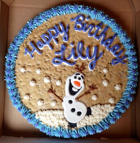 Frozen cookie cake Frozen Cookie Cake, Frozen Cookies Disney, Cookie Cake Ideas, Frozen Cake Designs, Giant Cookie Cake, Princess Amber, Cookie Cake Decorations, Cookie Cake Designs, Birthday Fit