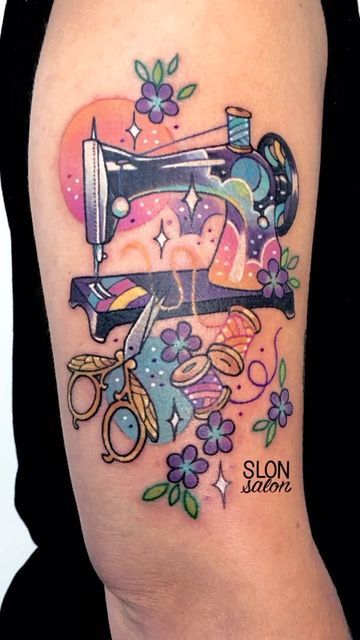 Sewing Machine Tattoos, Sewing Themed Tattoos, Crafting Tattoo Ideas, Quilting Tattoo Ideas, Sewing Tattoo Sleeve, Sewing Tattoo Ideas, Sewing Tattoo Design, Tattoo Sewing, Tattoo Quilt