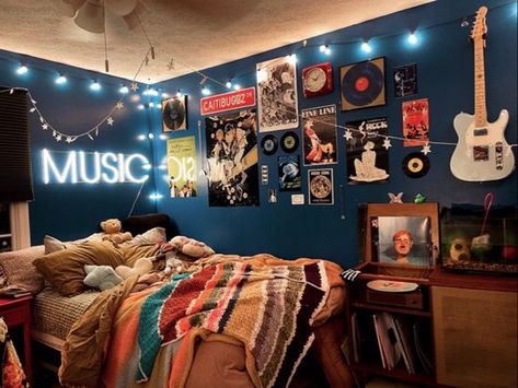 #roominspiration #roomideasbedroom Punk Bedroom Aesthetic, Cluttered Bedroom Aesthetic, 90s Bedroom Aesthetic, Punk Bedroom, Rock Bedroom, Dark Blue Rooms, Cluttered Bedroom, Rock Room, Grunge Bedroom