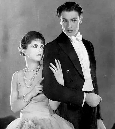 1927 Clara Bow & Gary Cooper in Children Of Divorce--the golden age of hollywood's Children Of Divorce, Dramatic Poses, Clara Bow, Gary Cooper, Silent Film Stars, Divorce And Kids, Roaring 20's, Sky Full, Cary Grant