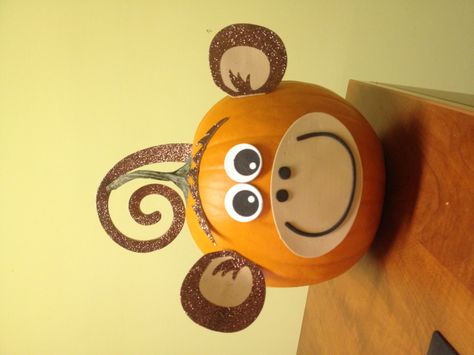 My Monkey Pumpkin via Hobby Lobby. Zoo Pumpkin Decorating, Monkey Pumpkin Decorating, Monkey Pumpkin Painting, Grumpy Monkey Pumpkin, Monkey Pumpkin, Halloween Gingerbread House, Creative Pumpkin Decorating, Dekorasi Halloween, Cupcake In A Jar