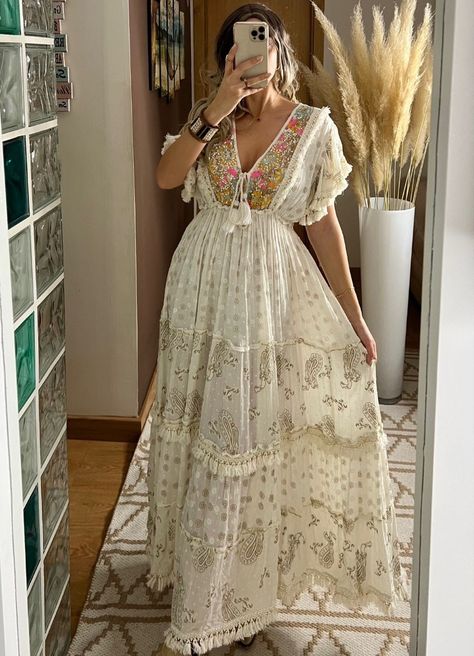 Where to Buy Boho Clothes? 19 Best Bohemian Clothing Boutiques & Bohemian Fashion Online Stores that You Don't Wanna Miss - Rozaliee Trendy Festival Outfits, Boho Inspo, Boho Clothes, Estilo Hippie, Boho Style Outfits, Stil Boho, Bohemian Clothing, Designer Dresses Casual, Boho Chic Outfits