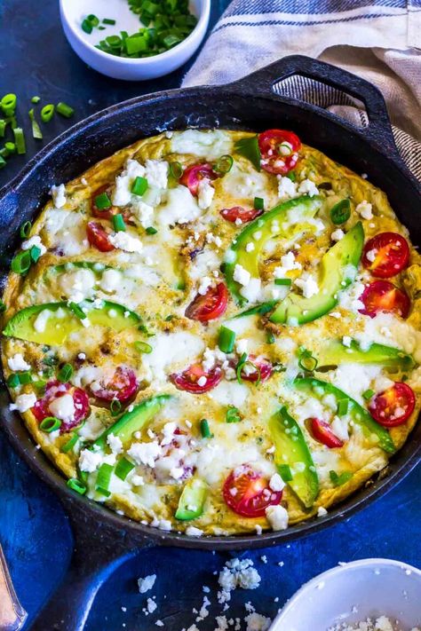 This Keto Frittata with Avocado & Queso is an easy breakfast that will please a crowd! It’s delicious with a little chipotle crema if you’re filling fancy. Keto Frittata, Chipotle Crema, Desayuno Keto, Ketosis Diet, Keto Pancakes, Keto Cheesecake, Keto Foods, Low Carb Breakfast, Cast Iron Skillet