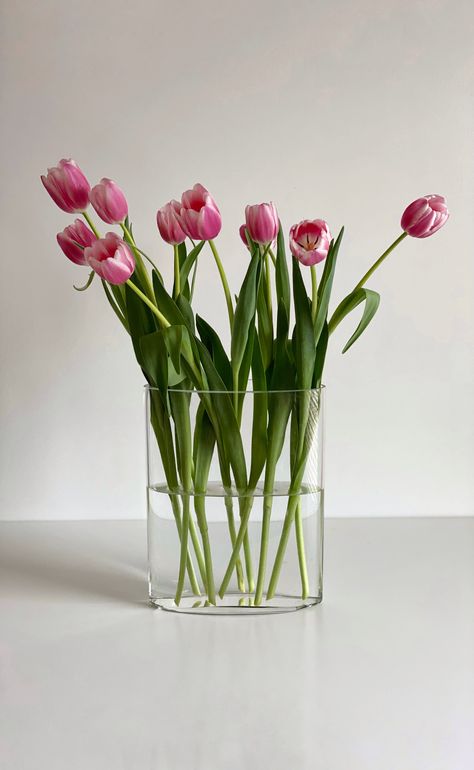 #tulips #posy #tiffanyandco Tiffany And Co, Dream Bedroom, Tiffany & Co., Tulips, Glass Vase, Vase, Glass, Home Decor, Home Décor