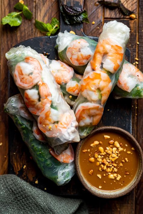 Traditional Fresh Vietnamese Spring Rolls (Goi Cuon) - Cooking Therapy Vietnamese Rolls Recipe, Vietnamese Rolls, Vietnamese Summer Rolls, Feasting At Home, Shrimp Spring Rolls, Vietnamese Spring Rolls, Fresh Spring Rolls, Salad Rolls, Healthy Wealthy