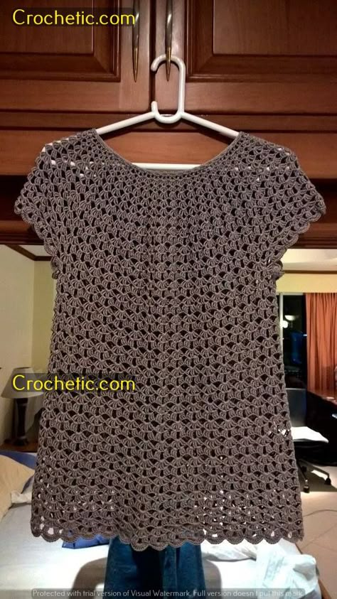 "Eco-Friendly Kawaii: Sustainable Crochet Grid Projects" Crochet Tanktops, Chic Crochet Top, Stylish Crop Top, Patterned Crop Top, Crochet Ladies Tops, Trendy Summer Outfits, Crochet Cardigan Pattern, Crochet Woman, Crochet Shirt