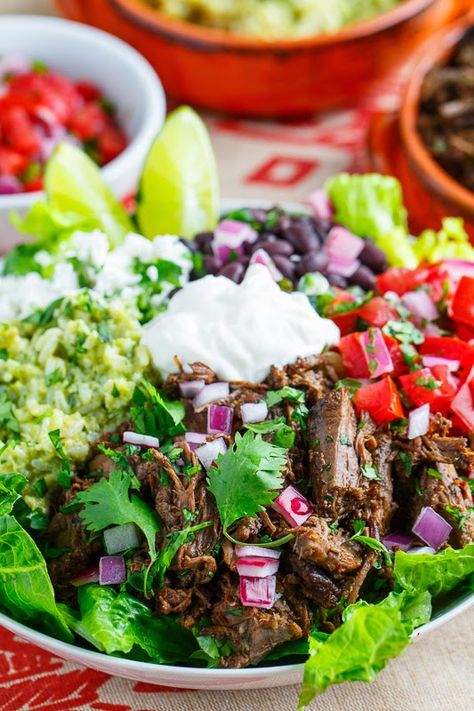 Barbacoa Salad, Burrito Salad Bowl, Burrito Salad, Rice Burrito, Salad Bowl Recipes, Closet Cooking, Barbacoa Beef, Lime Rice, Cilantro Lime Rice