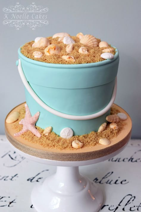 Bucket Cake, Summer Cake Decorating, Beach Cake Birthday, Seaside Cake, Summer Themed Cakes, Beach Theme Birthday Cake, Beach Themed Birthday Cakes, Summer Theme Cake, Summer Themed Cake