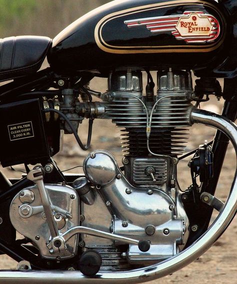 Old Bullet, Royal Enfield Wallpapers, Bob Marley Pictures, Hand Pin, Royal Enfield Bullet, Royal Enfield, Hand Built, Cast Iron, Old School