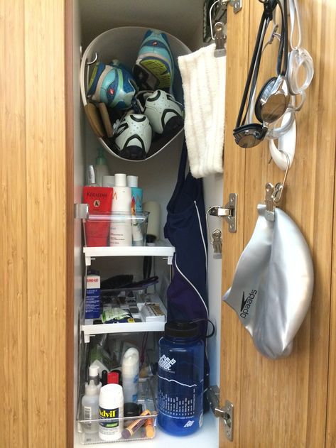 Gym Locker Organization, Locker Organization Diy, Diy School Supplies Organization, Locker Essentials, Sports Locker, Diy Locker, Locker Organization, Yoga Workout Clothes, Workout Clothes Cheap