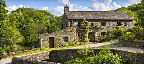 Holiday Cottages website. It's nice ones. Uk Cottage, Life In The Uk, Sims Builds, Country Inn, Country Gifts, Countryside House, English House, Rural Life, Explore Nature