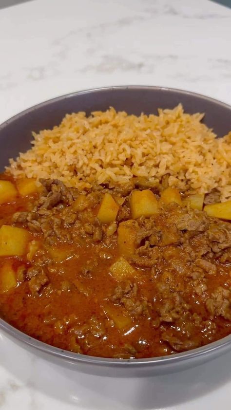 Mexican Picadillo, Beef Picadillo, Meat And Potatoes Recipes, Latin Countries, Hamburger And Potatoes, Picadillo Recipe, Beef And Potato Stew, Serrano Peppers, Ground Beef And Potatoes