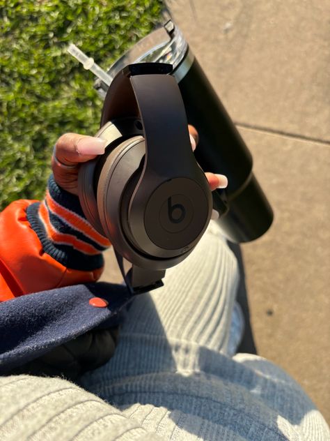 Fall Girl Aesthetic, Headphones Aesthetic, Fall Girl, Beats By Dre, Earbud Headphones, Girl Falling, Beats Headphones, Headphones