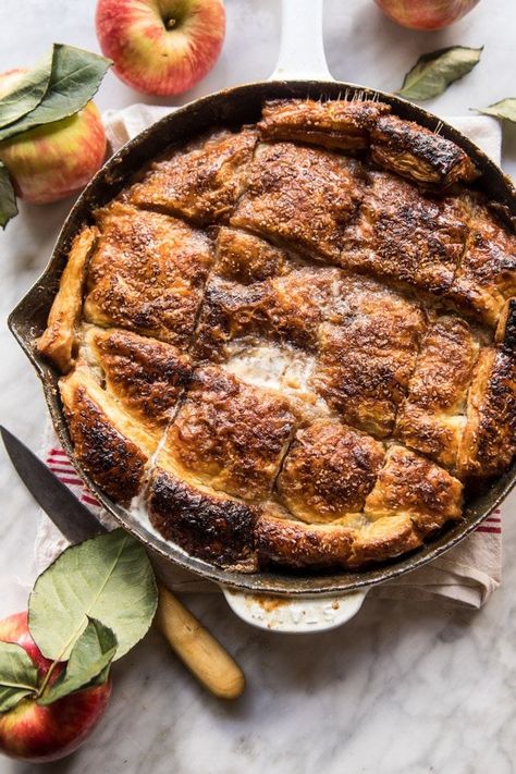 Honeycrisp Apple Pandowdy | halfbakedharvest.com @hbharvest Apple Pandowdy, Rosh Hashanah Desserts, Honeycrisp Apple, Half Baked Harvest Recipes, Fabulous Cakes, Slow Cooker Desserts, Dessert Aux Fruits, Honeycrisp Apples, Harvest Recipes