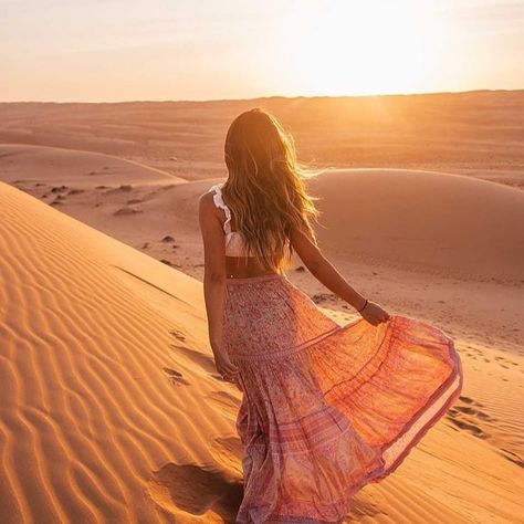 Desert Photoshoot Outfit, Desert Photoshoot Ideas, Sand Dunes Photoshoot, Desert Photoshoot, Dubai Desert Safari, Desert Safari Dubai, Desert Photography, Dubai Desert, Desert Fashion