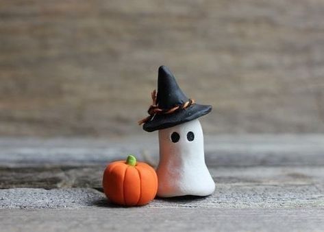 Polymer Clay Ghost, Clay Ghost, Crea Fimo, Miniature Polymer Clay, Polymer Clay Halloween, Halloween Figures, Halloween Clay, Air Dry Clay Projects, Halloween Crafts Decorations