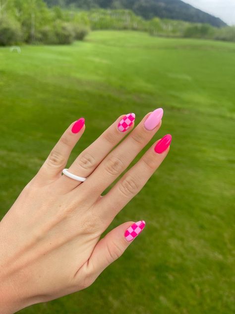 Cute Short Nail Ideas Valentines, Bright And Fun Nails, Valentines Hot Pink Nails, Fun Valentines Nail Designs, Spring Fun Nails, Easy Preppy Nail Designs, Girly Valentines Nails, Fun Valentines Nails Pink, Bright Valentines Nails