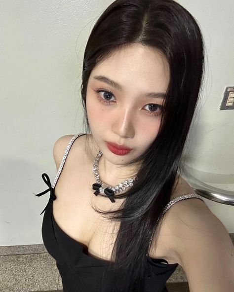 (2) joystgrm (@joystgrm) / X Joy Instagram, Joy Rv, Joy Red Velvet, Park Sooyoung, Red Velvet Joy, Velvet Fashion, November 17, Girl Cakes, I Love Girls