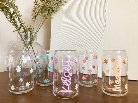 Surprise your bestie (or treat yourself!) with this Personalized Flower Glass Cup with their name on it ! These eye-catching aesthetic glass iced coffee cups makes a perfect personalized gift for birthdays, anniversaries, Valentine's Day, Mother's Day, and more. You have the option to add a lid & straw to your daisy beer can glass for the perfect aesthetic glass look! *You have the Option to buy with bamboo lid and metal/glass straw or cup only* ⭐️How to order⭐️ 1. Select the color 2. Select Add Flower Glass Cup, Name Aesthetic, Cup With Name, Aesthetic Glass, Coffee Cup With Lid, Perfect Aesthetic, Personalized Beer, Flower Cup, Cup With Lid