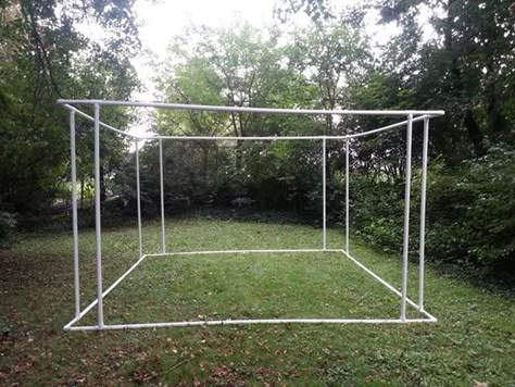 Sukkah pvc frame (on original post).  This design might be practical for a "covered patio" for our camp kitchen Diy Sukkah, Frame Tutorial, Pvc Canopy, Pvc Frame, Pergola Diy, Pvc Pipe Projects, Backyard Shade, Backyard Canopy, Pvc Projects