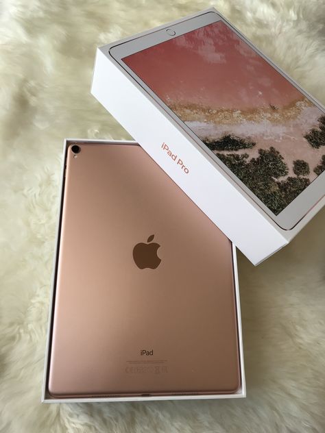 Ipad Pro Rose Gold, Ipad Rose Gold, Stylus Pen Ipad, Phone Obsession, Ipad Pink, Iphone Accessories Gadgets, Rose Gold Macbook, Rose Gold Ipad, Apple Laptop Macbook