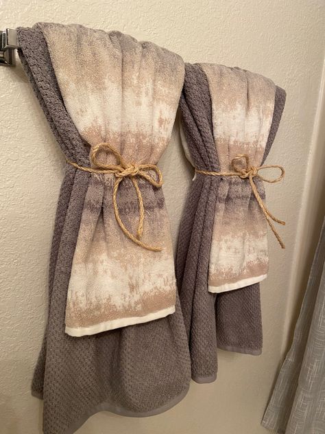 Diy Towels Bathroom, Towel Bathroom Decor, Decor Towels In Bathroom Display Ideas, Hanging Bathroom Towel Decor, Bathroom Towel Display Hanging, Bathroom Sink Towel Ideas, Bath Towel Display Ideas, How To Style Hand Towels In Bathroom, How To Decorate Towels On Towel Rack