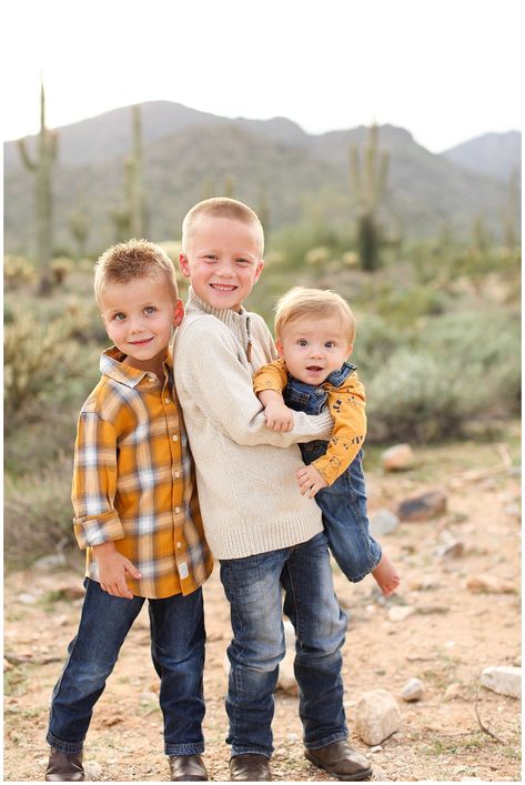 3 Boys Family Pictures, Brother Family Pictures, Brothers Fall Photoshoot, 3 Boys Photoshoot Ideas, 3 Brothers Picture Ideas, Three Brothers Photo Shoot, Brother Photoshoot Boys, Fall Sibling Pictures, Brothers Portraits