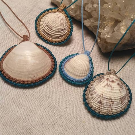 Summer is loading...! Natural sea shell from the beach collected by me! Macrame pendants all different all so unique!!! . . . . .#macrame… Macrame Shell Necklace, Shell Necklace Diy, Macrame Shell, Unique Macrame, Macrame Jewellery, Fiber Art Jewelry, Macrame Pendant, Pendant Tutorial, Seashell Jewelry