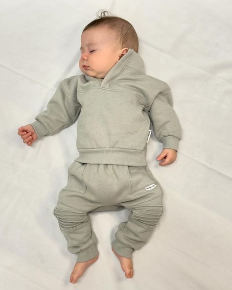 Say hello to the ultimate tracksuit in a cool grey colour. How adorable is Noah sleeping?! 🤗 📸 @life.with.georgia.and.noah #babieswithstyle #babyfashion #babyboyfashion #stylishbaby #babynames #babyname #newborn #toddlerfashion Stylish Baby, Baby Boy Fashion, Grey Colour, H Style, Toddler Fashion, Baby Names, Say Hello, Baby Fashion, Georgia