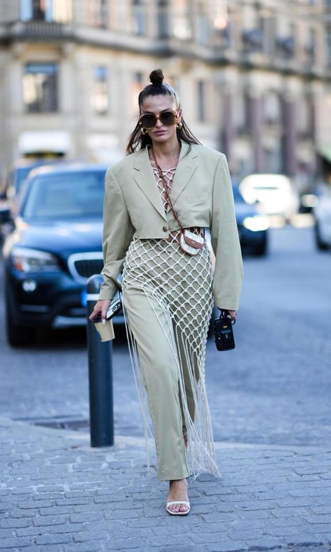 Copenhagen Fashion Week Spring 2023: Best Street Style [PHOTOS] Copenhagen Fashion Week 2024, Macrame Photoshoot, Street Style Art, Street Style Copenhagen, Stylish Street Style, Vestidos Casual, Gigi Hadid Style, Berlin Fashion Week, Copenhagen Fashion