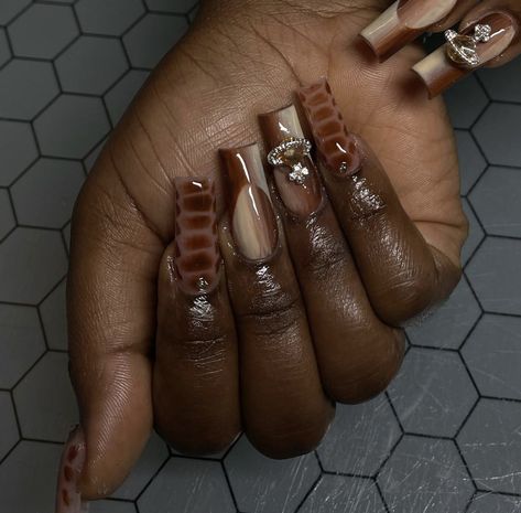 Brown N Pink Nails, Brown Nail Sets Acrylic, Y2k Nails Brown, Brown And Pink Nails, Pink And Brown Nails, Smoky Eyeliner, Black And White Nail Designs, Nails Brown, Brown Lipstick