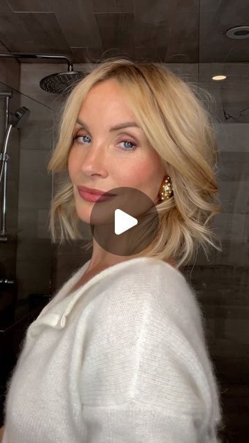 Beachy Waves Short Hair Tutorial, Airwrap Hairstyles, Dyson Airwrap Hairstyles, Beach Wave Bob, Mermaid Hair Waves, 1990s Hair, New Hair Do, Head Crown, Beach Wave Hair