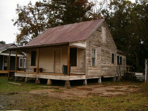 old cajun houses - Google Search Shotgun House, Old Abandoned Houses, Save File, South Georgia, Abandoned House, American Gothic, Southern Gothic, Abandoned Mansions, Old Farm Houses