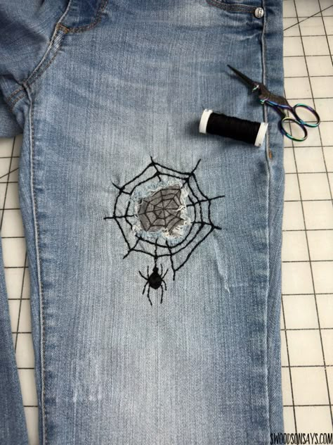 Spiderweb Embroidery Stitch, Embroidery On Leggings, Embroidery On Holes, Embroidery Spider Web, Spider Embroidery Design, Embroidery Designs On Jeans, Cool Embroidery Ideas, Embroidery Upcycle, Hand Embroidery Jeans