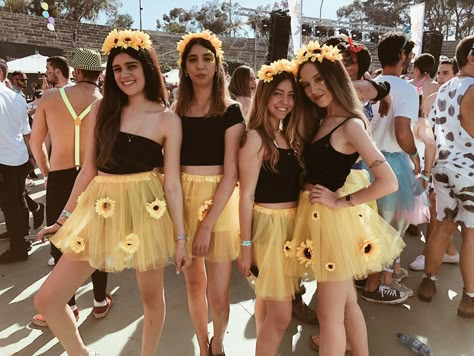 S U N F L O W E R S 🌻 #purim #costume #sunflowers #yellow Purim Costume, Diy Group Halloween Costumes, Teenage Halloween Costumes, Best Group Halloween Costumes, Meme Costume, Purim Costumes, Cute Group Halloween Costumes, Yellow Costume, Bff Halloween Costumes