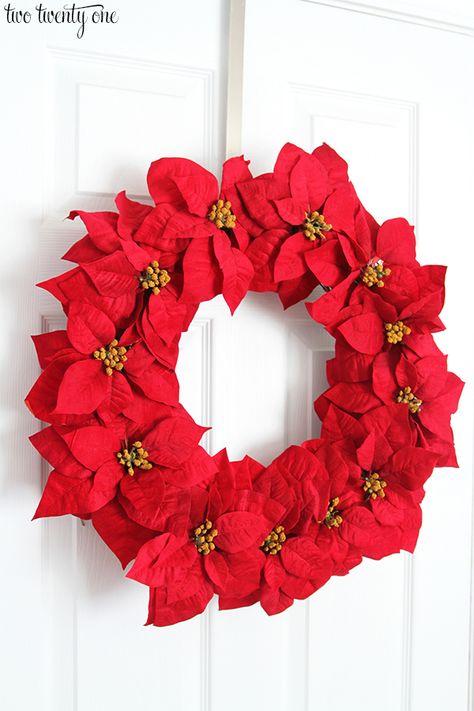 How to make a poinsettia Christmas wreath for $15 and in under 15 minutes! Poinsettia Wreath Diy, Poinsettia Wreath Tutorial, Diy Rustic Wreath, Burlap Pumpkin Wreath, Christmas Extravaganza, Tomato Cage Christmas Tree, Xmas Projects, Make Your Own Wreath, Fall Leaf Wreaths