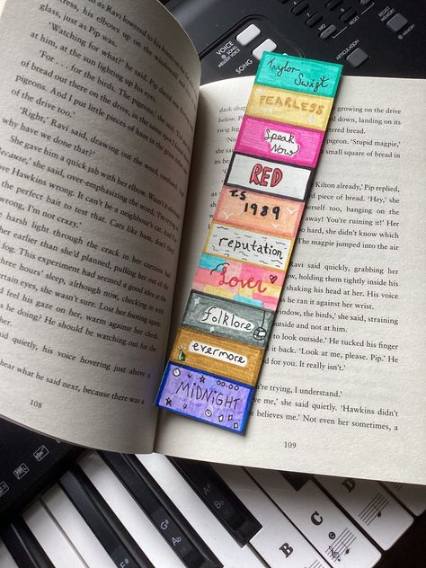 Taylor Swift Watercolor Bookmark, Taylor Swift Aesthetic Bookmark, Taylor Swift Junior Jewels Shirt Diy, Taylor Swift Album Bookmarks, Bookmark Ideas Taylor Swift, Taylor Swift Cute Drawing, Taylor Swift Book Mark Diy, Presents For A Swiftie, Taylor Swift Inspired Bookmarks