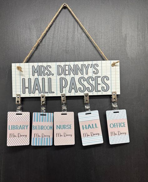 Classroom hall passes that are unique to your room. These handmade bathroom passes are made for a classroom that needs a pass that will hold up over time while giving a room a classic look.  - Add this listing to your cart. *You can also request a proof of your custom name sign, just please note that requesting proofs will add to the processing time, as I'll need to create your mockup and wait for your approval. Processing & Shipping: - All signs ordered without a proof request will ship out. - Teacher Room Decor Ideas, Classroom Bathroom Passes, Teacher Classroom Theme Ideas Elementary, High School Room Decor, Unique Classroom Ideas, Hall Pass Ideas High School, Cute Teacher Classroom Ideas, Trendy Classroom Decor, Classroom Themes Boho