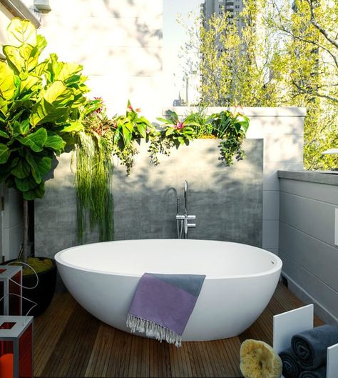 One Kindesign Hot Tub Privacy, Ideas Terraza, Outdoor Bathtub, Outdoor Tub, Outdoor Baths, Hot Tub Backyard, Outdoor Bath, Outdoor Bathrooms, Bath Tub