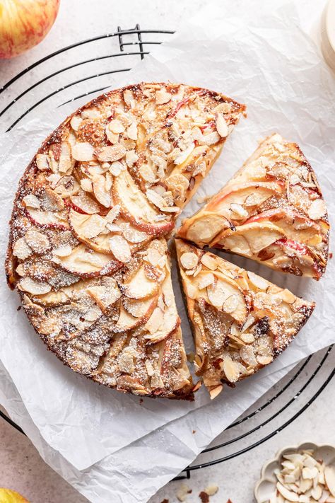 Impossibly Easy French Apple Almond Cake French Apple Desserts, Easy French Apple Cake, French Apple Almond Cake, Almond Flour Apple Desserts, Healthy Apple Cake Recipes, Apple Dessert Healthy, Simple Apple Desserts, Fruit Desserts Healthy, French Apple Cake Recipe