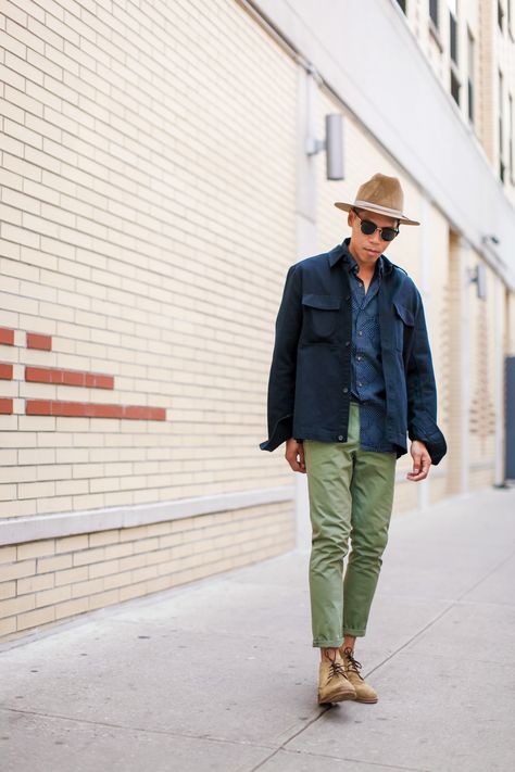 mens fedora street style Gray Fedora Hat Outfit, Men Hat Outfit, Fedora Hat Outfit, Hat Outfit Men, Fedora Hat Outfits, Texas Hold Em, Brixton Hat, Mens Fedora, Vintage Fashion 1950s