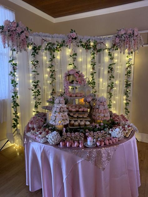 Rapunzel Quinceanera Theme, Enchanted Forest Theme Quinceanera, 15 Party Ideas Quinceanera, Purple Quinceanera Theme, Enchanted Forest Quinceanera Theme, Enchanted Forest Quinceanera, Green Quinceanera Theme, Quince Cakes, Quince Decor