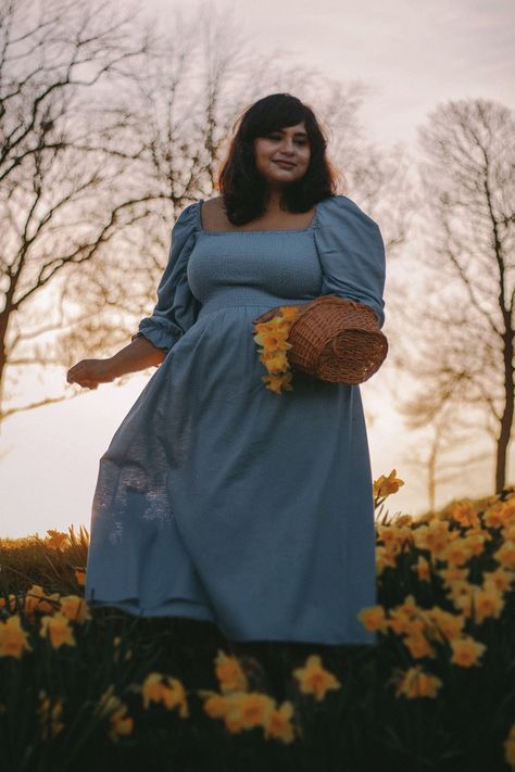 plus size fashion blogger ragini of a curious fancy in a cottagecore style blue dress amidst the daffodils Plus Size Cottagecore Fashion, Cottagecore Plus Size, Plus Size Cottagecore, Cottagecore Clothes, Cottagecore Outfits, Cottagecore Fashion, Cottagecore Style, Curvy Model, Fashion Plus Size