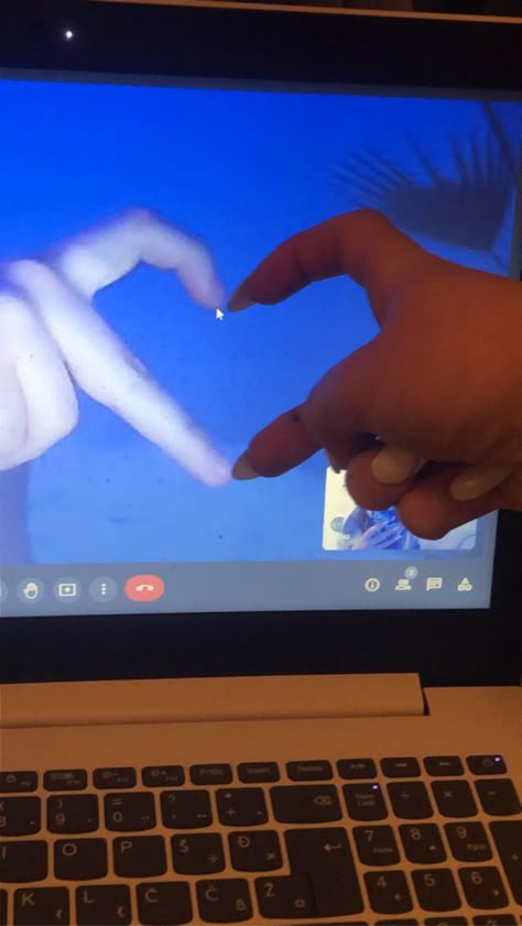 Couple Distance Aesthetic, Long Distance Best Friends Aesthetic, Online Couple Aesthetic, Long Distant Couple Aesthetic, Ldr Pictures Couple Aesthetic, Online Love Relationships, Long Distance Friends Aesthetic, Online Relationship Long Distance, Longdistancerelationship Pic Aesthetic