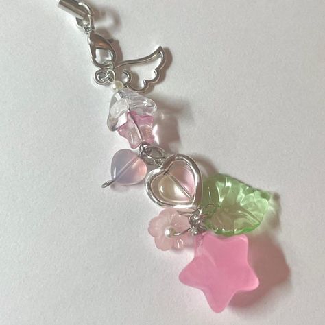 Green and pink Phone-cases accessories cute star phone charm Flower Bead Keychain, Green Aesthetic Beach, Beads Keychain Ideas, Aesthetic Keys, Pink Green Aesthetic, Phone Charms Aesthetic, Accessories Small Business, Sanrio Jewelry, Leaf Keychain