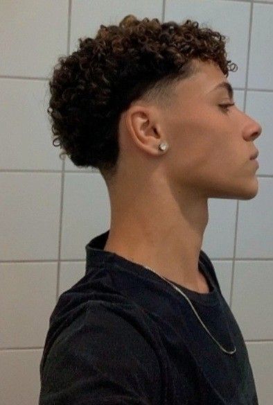 Curls Fade Men, Mid Taper Curly Hair Men, Hair Cuts Men Curly, Mid Curly Haircuts, Mid Curly Hair Men, Curly Hair Mid Taper, Short Curly Hair Taper, Curly Mid Fade, Mid Taper Fade Curly Hair